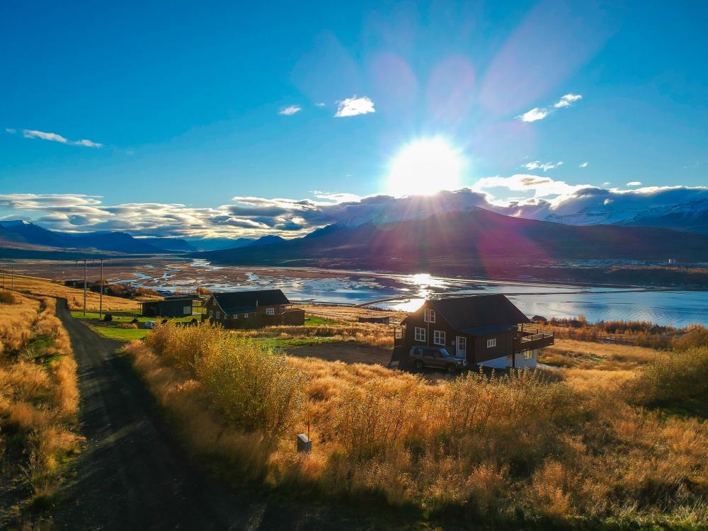 瓦德拉霍夫豪华别墅，靠近阿克雷里，设有按摩浴缸 | Va&eth;lahof Luxury House Near Akureyri With Jacuzzi