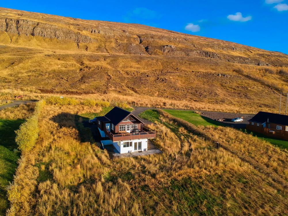 瓦德拉霍夫豪华别墅，靠近阿克雷里，设有按摩浴缸 | Va&eth;lahof Luxury House Near Akureyri With Jacuzzi