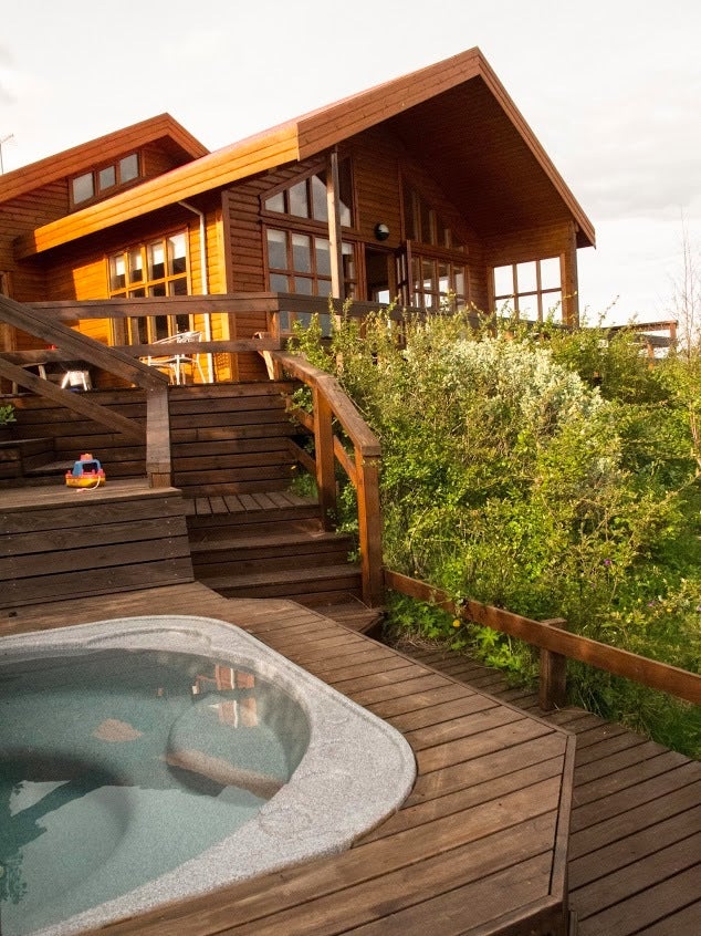 Voerdubrunir Cottage Near Reykjav&iacute;k With Hot Tub