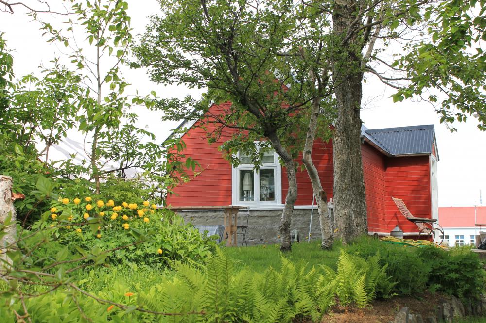 Old Farmhouse of Vegamót, Dalvík with an Outdoor Hot Tub