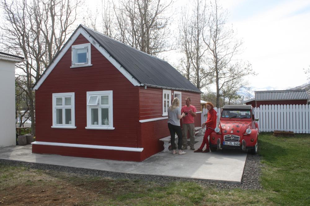 Old Farmhouse of Vegamót, Dalvík with an Outdoor Hot Tub