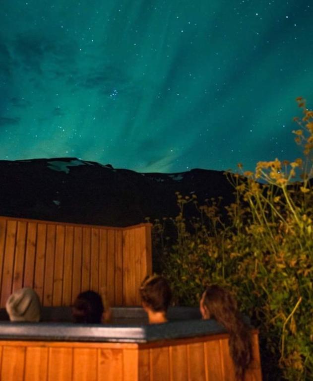 Hl&eacute;sk&oacute;gar Apartment Near Akureyri With Jacuzzi