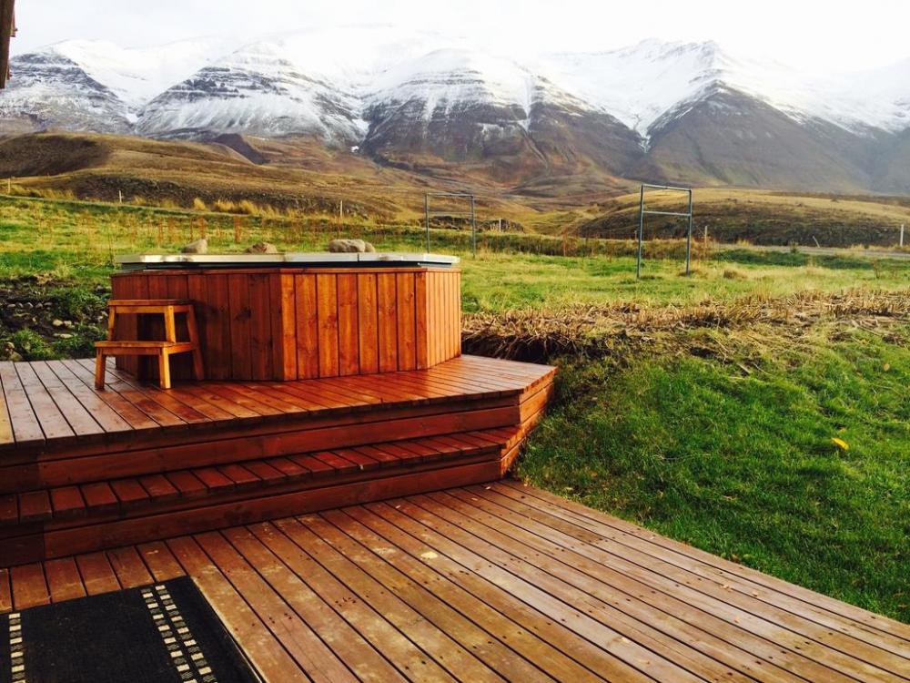 Hl&eacute;sk&oacute;gar Apartment Near Akureyri With Jacuzzi