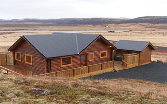 Cedar Log Cabin in Gr&iacute;msnes with Hot Tub
