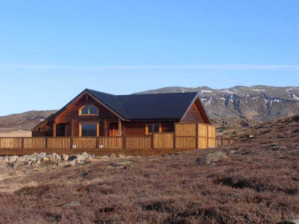 Cedar Log Cabin in Gr&iacute;msnes with Hot Tub