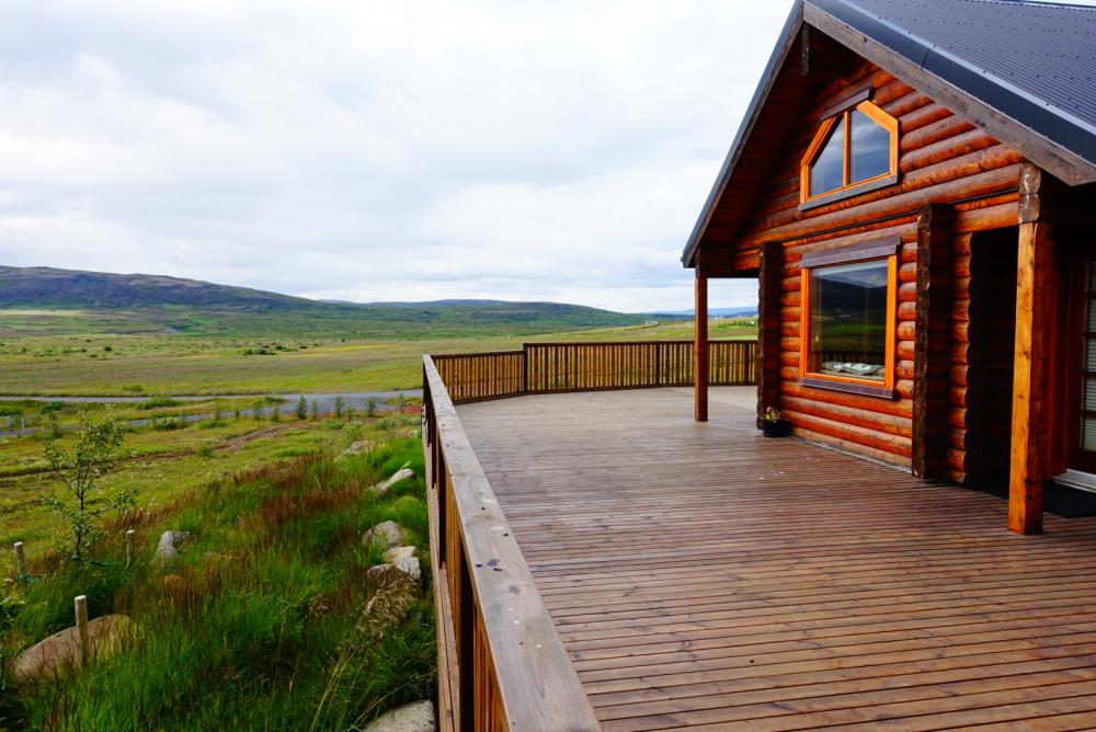 Cedar Log Cabin in Gr&iacute;msnes with Hot Tub
