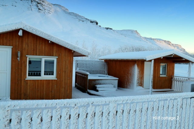 Hlid Cottages with Outdoor Hot Tub in West Iceland