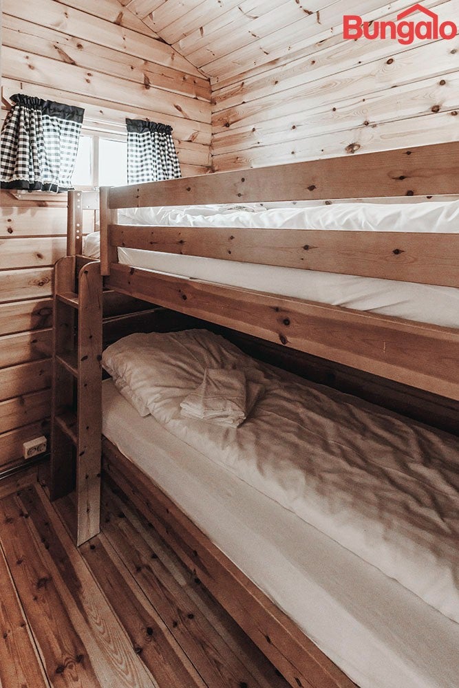 Large Cottage in Nupar with Hot Tub