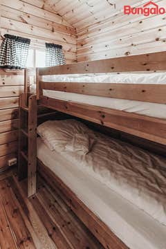 Large Cottage in Nupar with Hot Tub