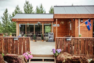 Minniborgir Cottage with Outdoor Hot Tub Near Selfoss
