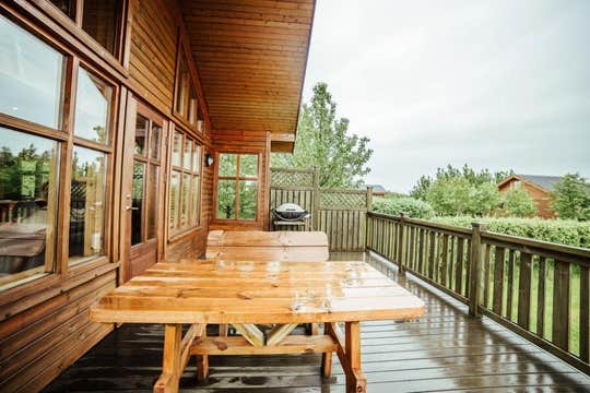 Minniborgir Cottage with Outdoor Hot Tub Near Selfoss