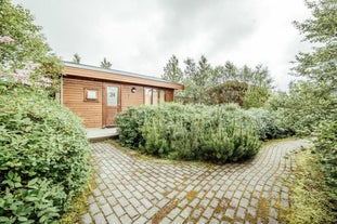 Minniborgir Studio with Outdoor Hot Tub Near Selfoss