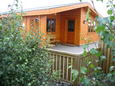 Minniborgir Studio with Outdoor Hot Tub Near Selfoss