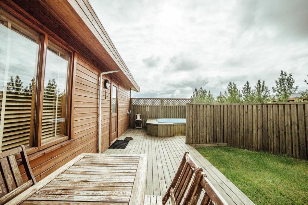 Minniborgir with Outdoor Hot Tub Near Selfoss