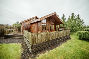 Large Minniborgir Cottage with Outdoor Hot Tub Near Selfoss