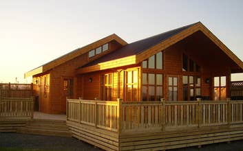 Large Minniborgir Cottage with Outdoor Hot Tub Near Selfoss