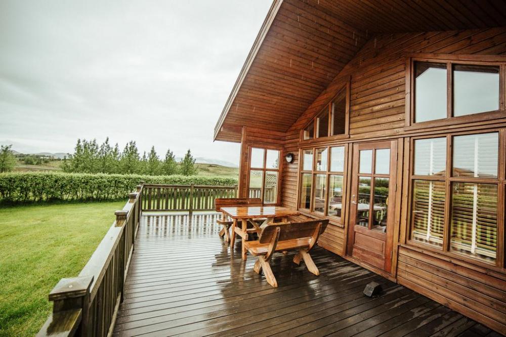 Minniborgir Large Cottage with Outdoor Hot Tub Near Selfoss