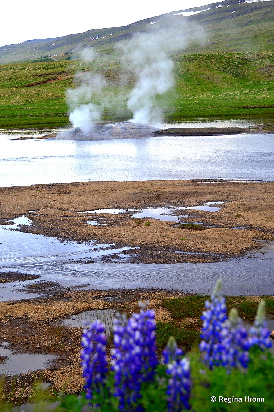 Árhver - Vellir hot spring in the middle of a river in West-Iceland