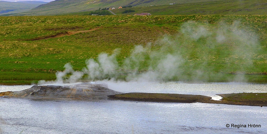 Árhver - Vellir hot spring in the middle of a river in West-Iceland