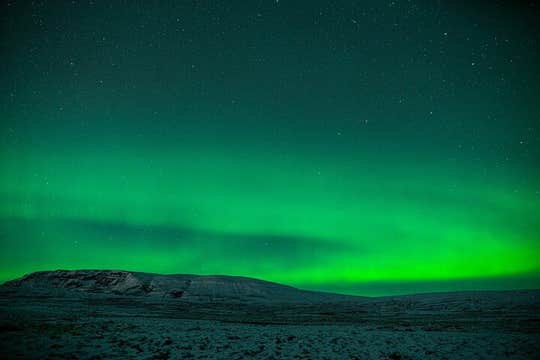 Christmas Eve 5-Hour Northern Lights Tour with Transfer from Reykjavik