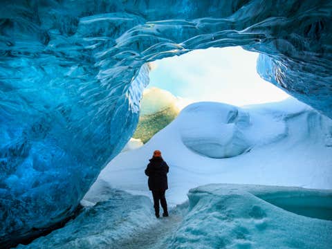 5 Day Guided Tour of the Complete Ring Road of Iceland with Waterfalls & Black Sand Beaches