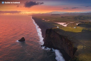 Den svarte sandstranden på Sør-Island