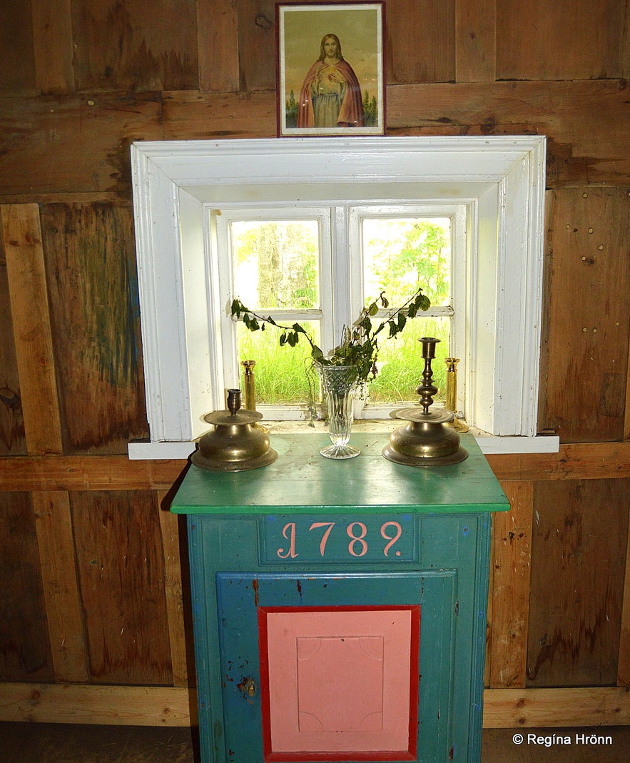 Inside Núpsstaðakirkja turf church