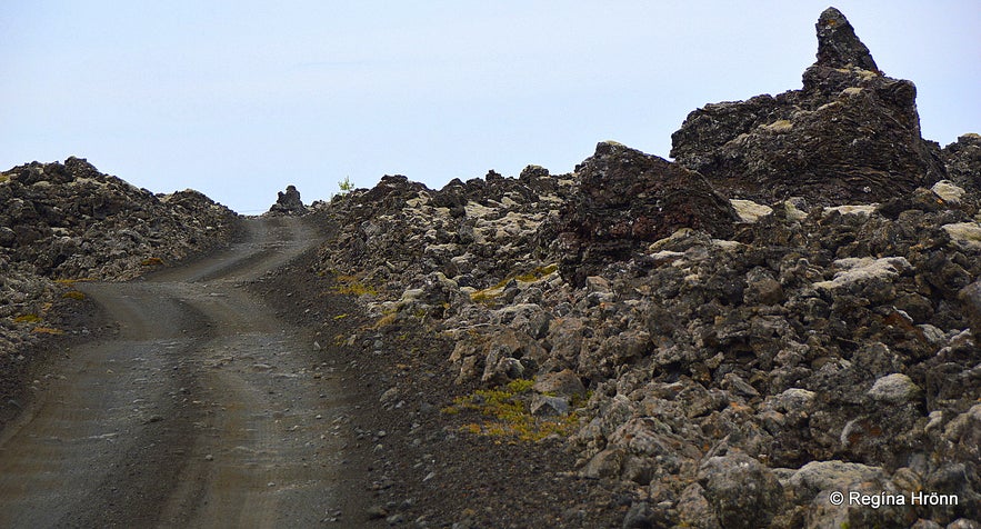 The road leading to Lambafellsgjá