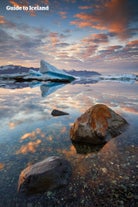 La laguna glaciale di Jokulsarlon fotografata in estate.