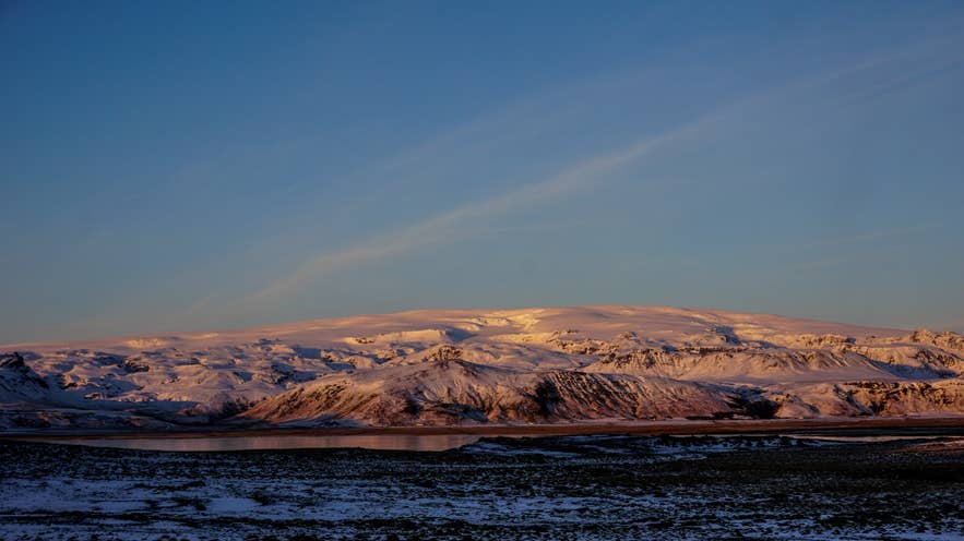 Snow-capped ridge of Myrdalsjokull Glacier above Katla Volcano at sunset. Snow-capped ridge of Myrdalsjokull Glacier above Katla Volcano at sunset.