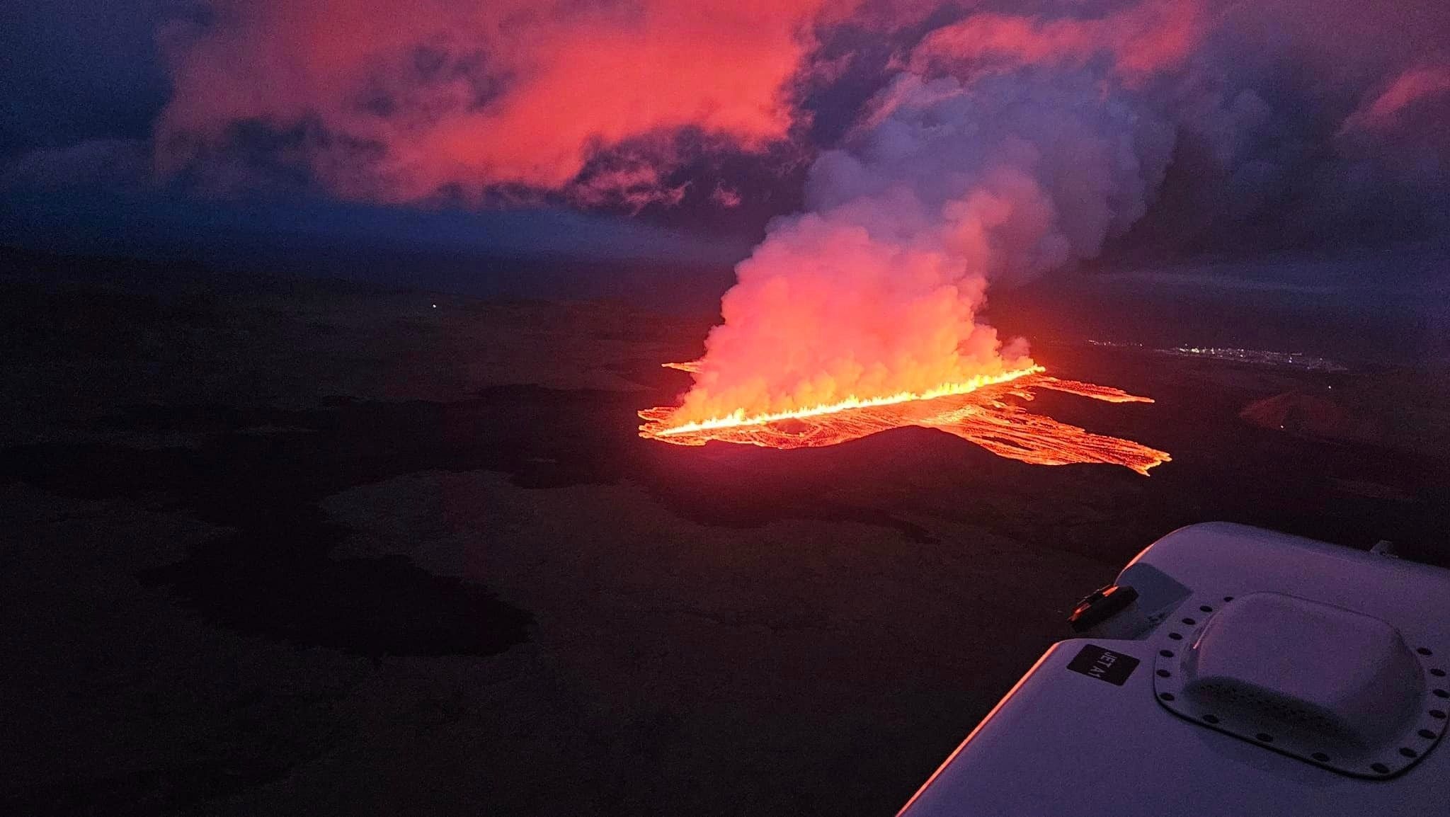 iceland volcano tourist spot