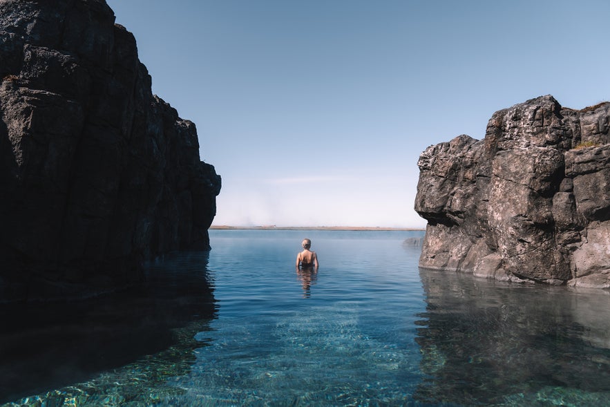 La Sky Lagoon è una meravigliosa laguna termale vicino a Reykjavik La Sky Lagoon è una meravigliosa laguna termale vicino a Reykjavik