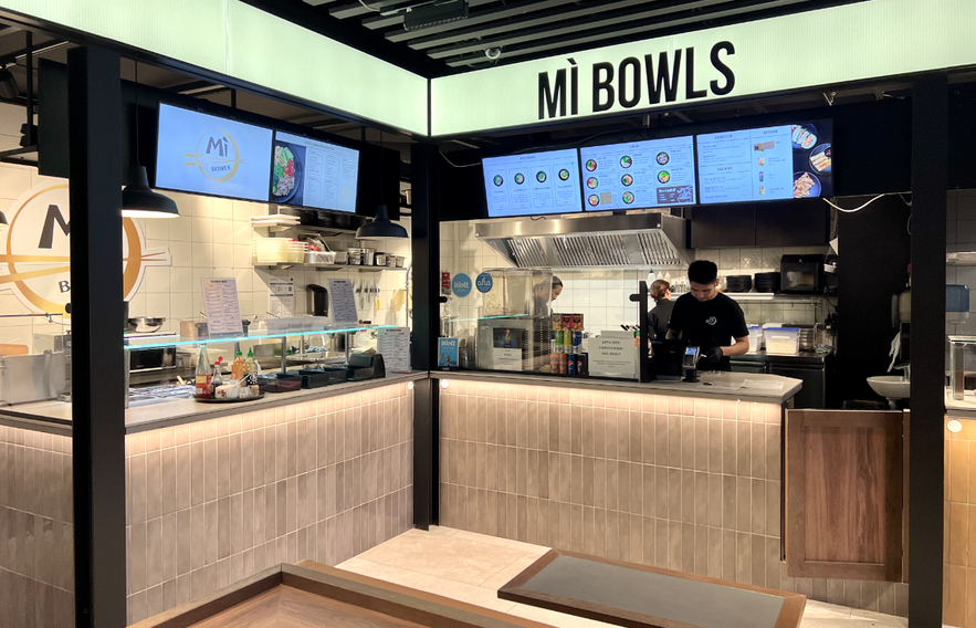 Poeple serving at Mi Bowls restaurant at Reykjavik shopping mall