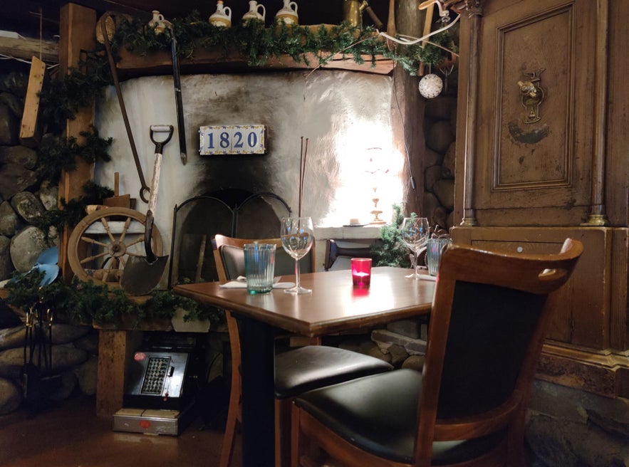 The interior of Jarlstofa restaurant is very charming