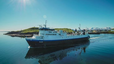 Transfer met de Baldur-veerpont van het schiereiland Snaefellsnes naar de Westfjorden via het eiland Flatey