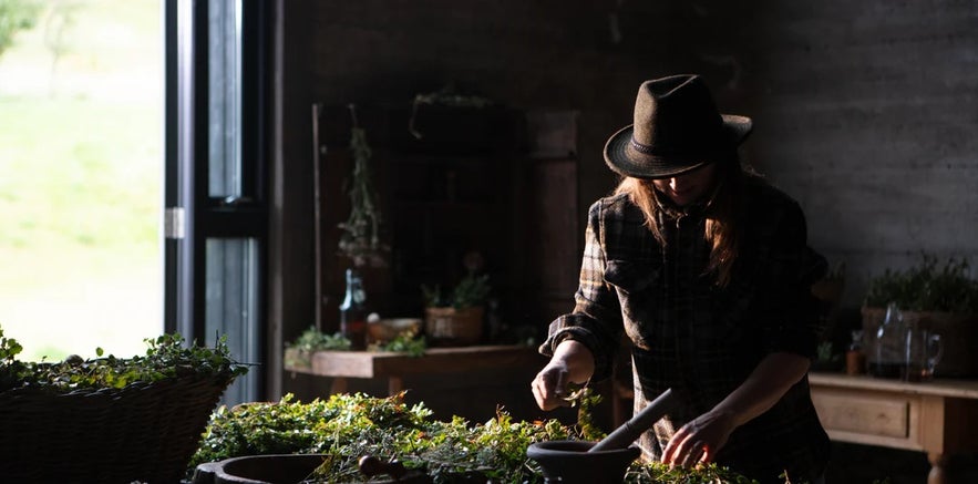 Sóley making her Icelandic Organic skincare