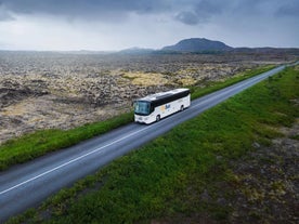 Flybus-transfer fra Keflavík lufthavn til hoteller i Reykjavík