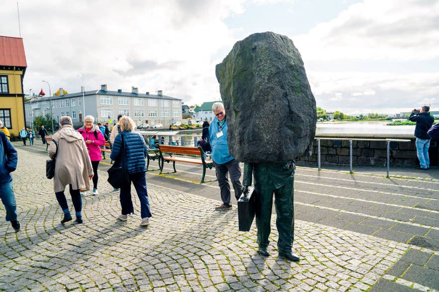 Monument to the Unknown Bureaucrat-statue i sentrum av Reykjavik, Island.