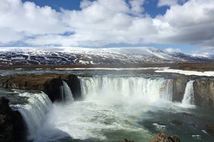 La cascata di Godafoss, una delle cascate più spettacolari d'Islanda.