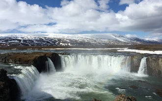 La cascata di Godafoss, una delle cascate più spettacolari d'Islanda.