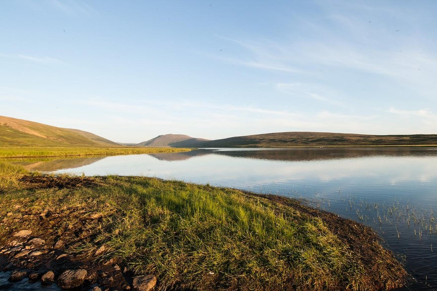 Lake Langavatn during a clear and sunny day.