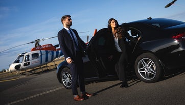 This private transfer from Reykjavik to Keflavik Airport uses a luxury vehicle.