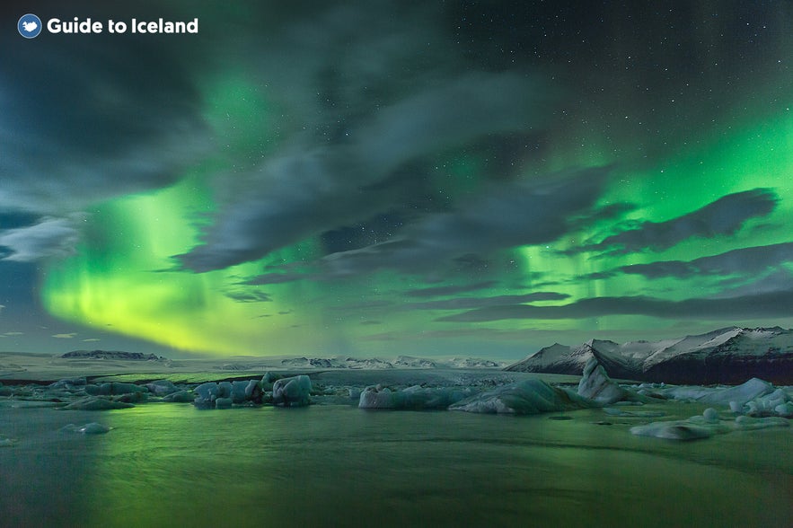 Northern lights over Jokulsarlon Glacier Lagoon, highlighting seasonal planning and viewing tips for how to travel in Iceland.