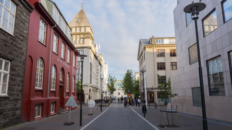 Вы найдёте множество отелей в Рейкьявике прямо в центре города.