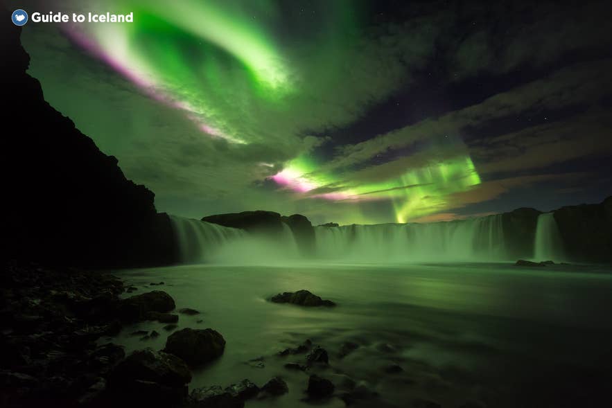 Godafoss er et smukt vandfald nær Akureyri i det nordlige Island.