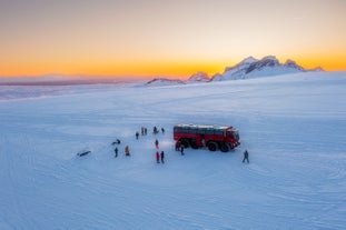 Spannende Monster Truck Tocht van 4 Uur over de Langjokull-gletsjer vanuit Gullfoss