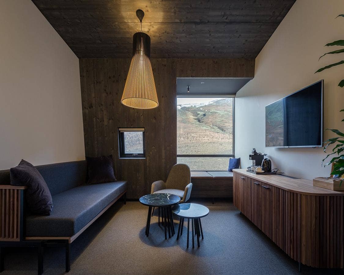 The seating area in an Executive Suite at the Fosshotel Glacier Lagoon.