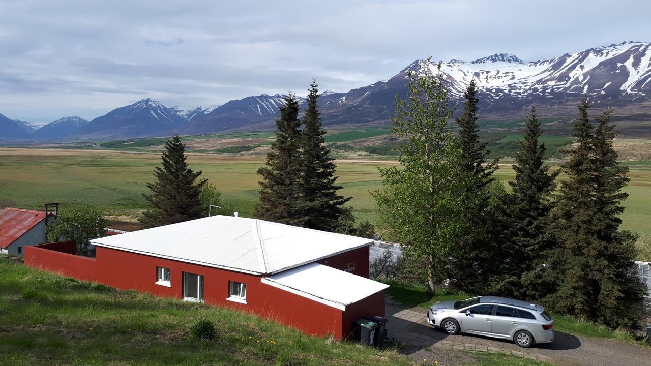Brunalaug Guesthouse - Holiday Home with gorgeous green countryside surroundings and snow-capped mountains nearby.
