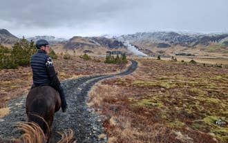 Reykjadalurin laakso, yksi Islannin aktiivisimmista geotermisistä alueista.