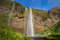 De waterval Seljalandsfoss is al vanaf een afstand zichtbaar